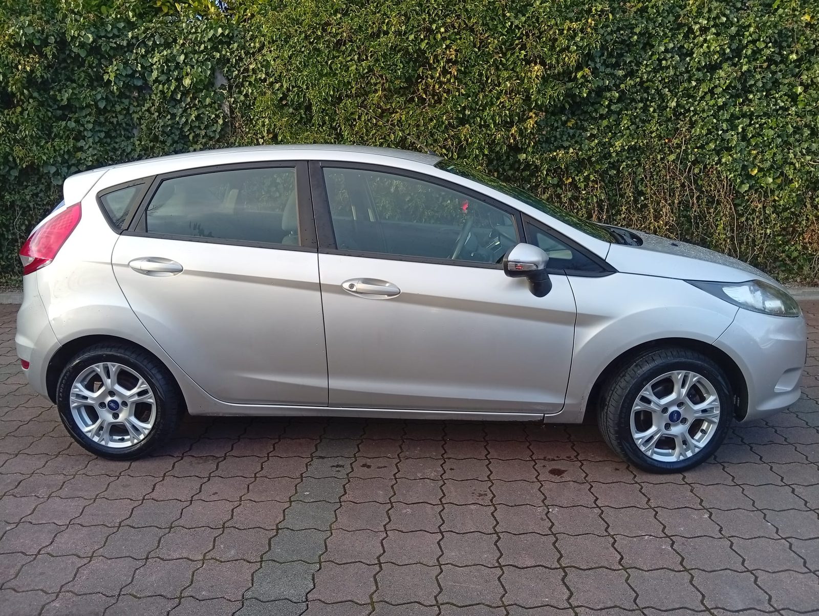 2012 Ford Fiesta 4
